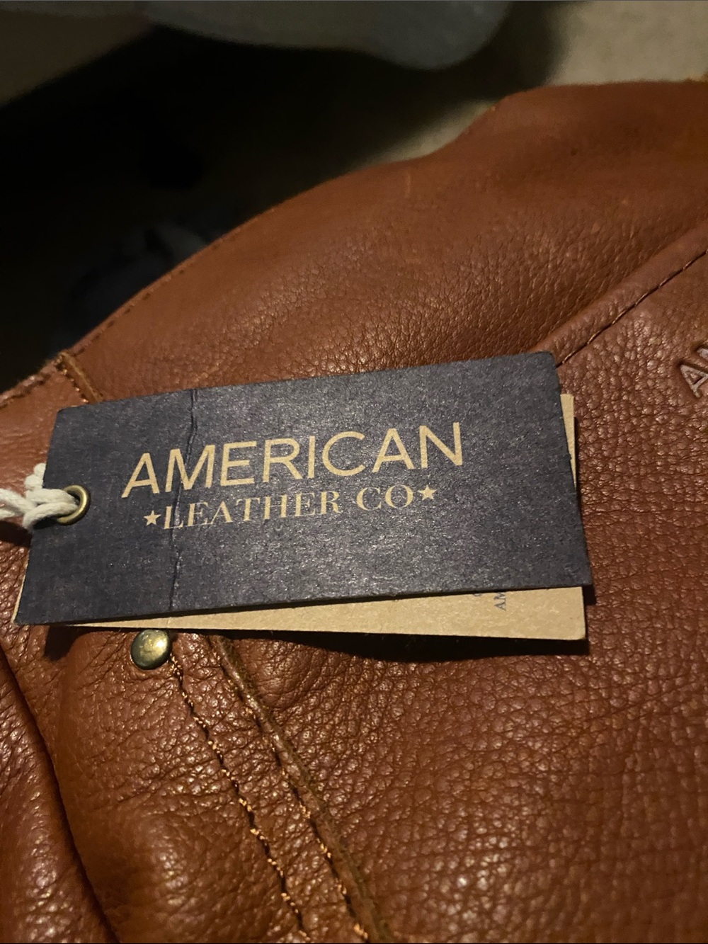 AMERICAN Leather Shoulder Bag in Cognac Brown - Picture 7 of 8